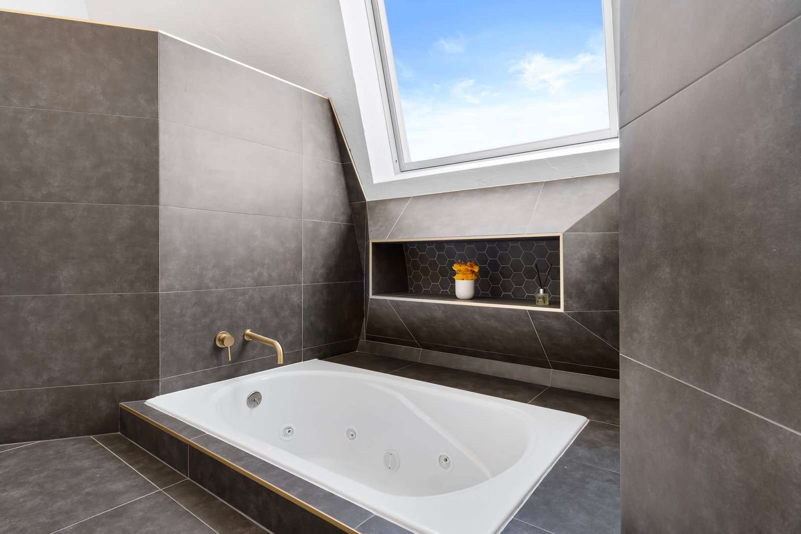  Relaxing hot tub with mountain views at luxury dome rental 