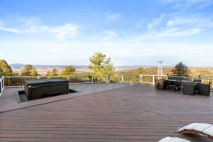   Spacious mountain home rental with fully equipped cooking space 